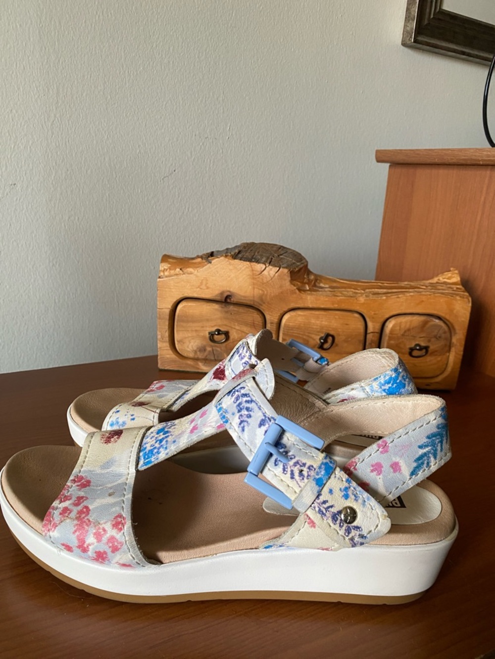 PIKOLINOS Floral T Strap Sandals - Picture 5 of 7